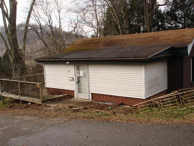 207 McGary Ave photo 1