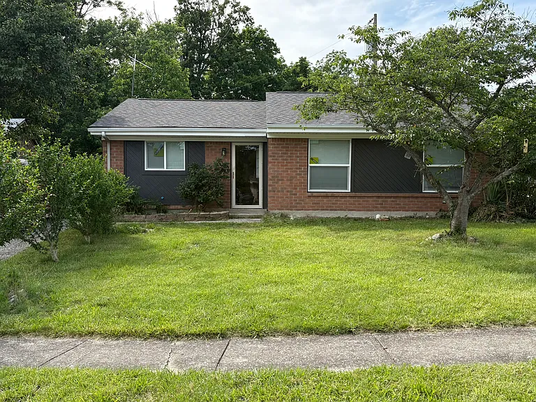 3805 Salmon Ct — Photo 2