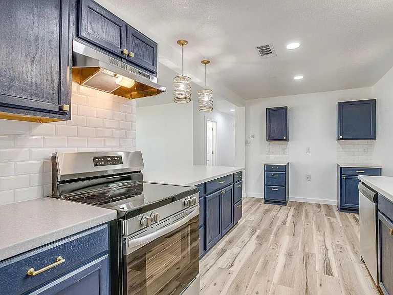 521 Mesquite Ave N — Photo 17