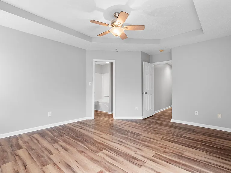 305 Spring Valley Ln — Photo 17