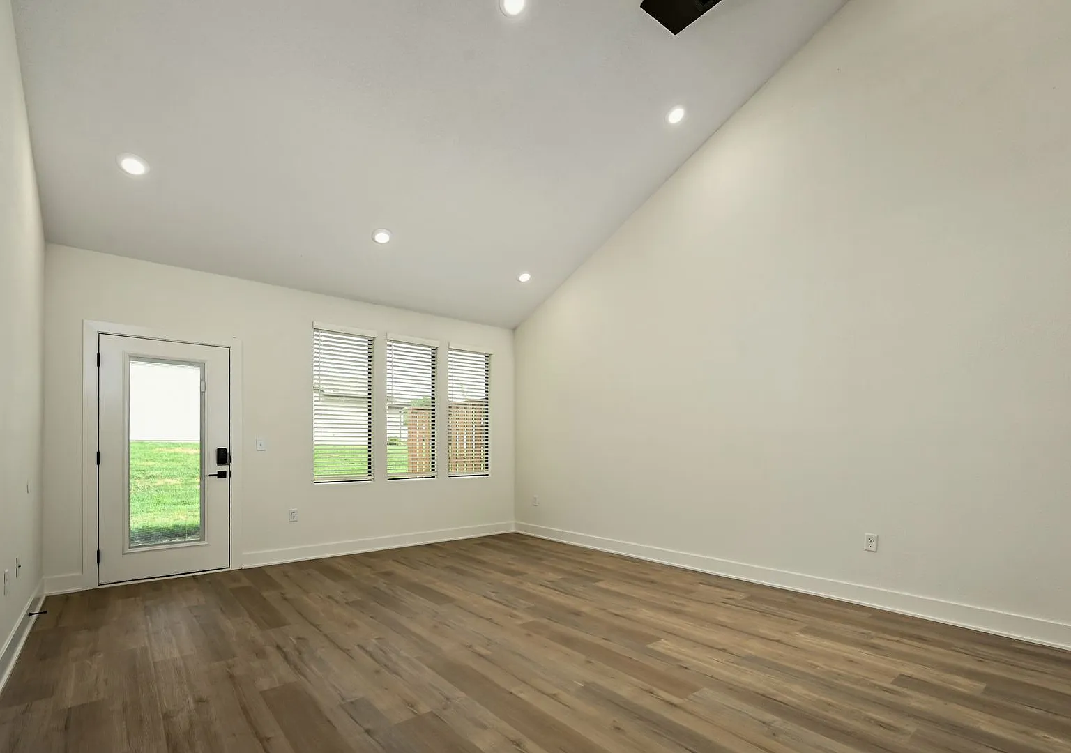 Lot 166 — Photo 2