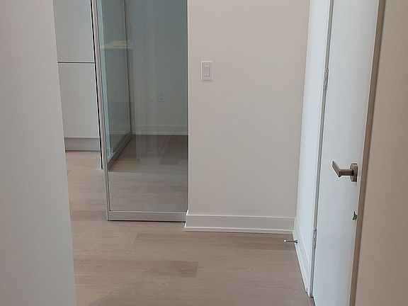 5th image of 448 Burnhamthorpe Rd W #3612