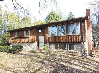 90 Harvest Ln, East Hartford, CT 06118