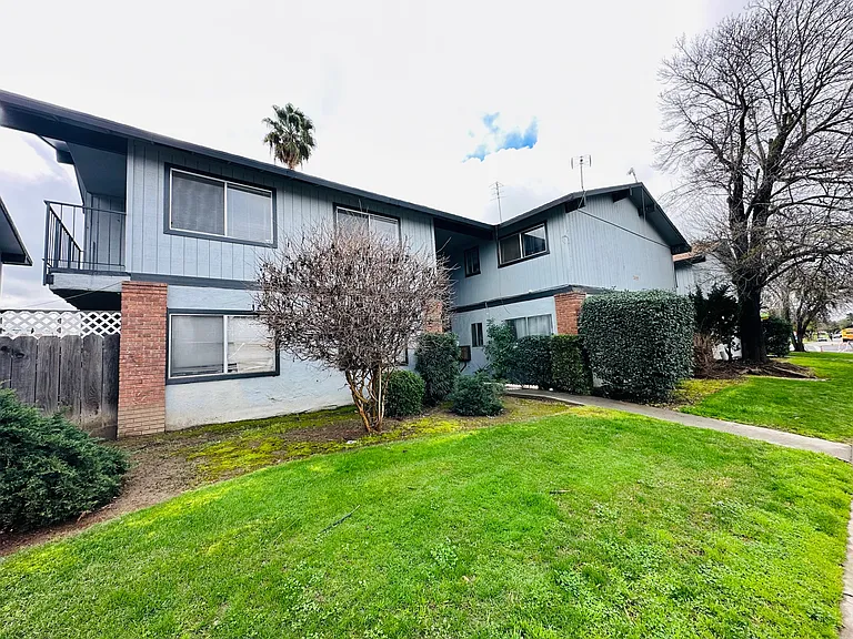 2029 W Shields Ave #202 — Photo 9