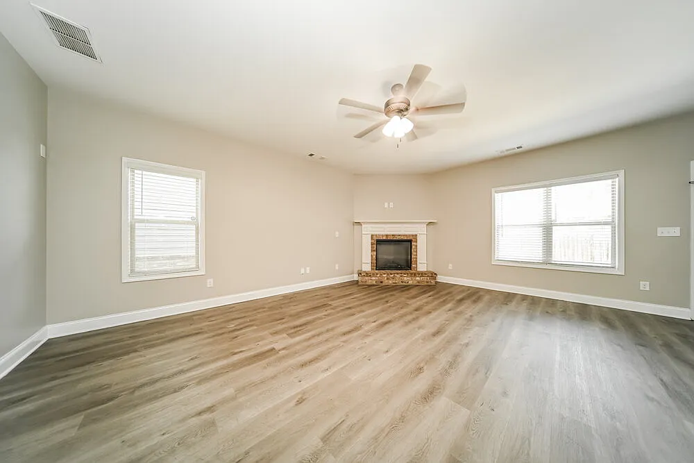 4 bed, 2.5 bath, 2146 sqft, $3,040 — Photo 4