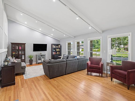 3rd image of 3923 Rutgers Ln