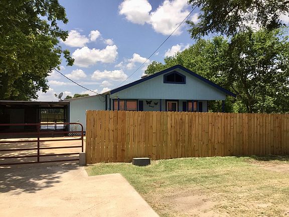 Front of the house coming in the driveway.