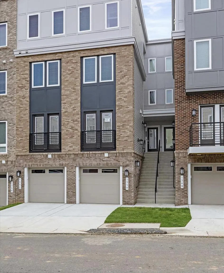 3 bed, 2.5 bath, 1883 sqft, $3,300 — Photo 1