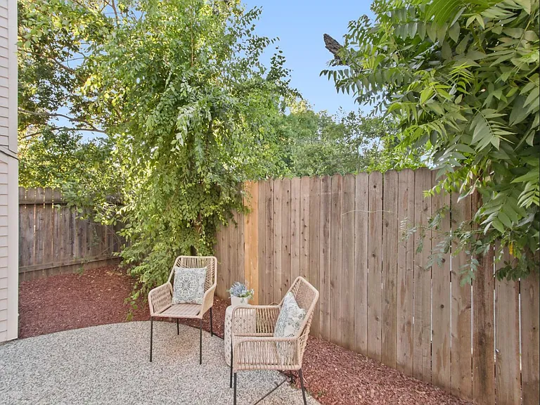 325 E 8th St #5 — Photo 39