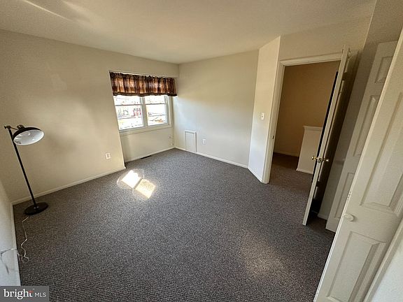 5th image of 318 Center Deen Ave