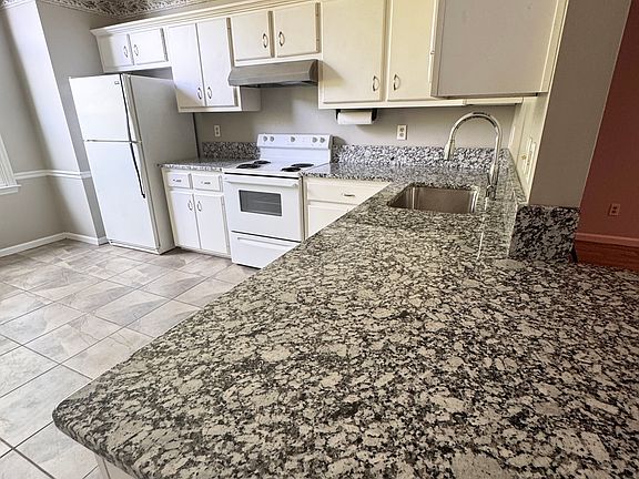 4th image of 4030 Palmetto Dr