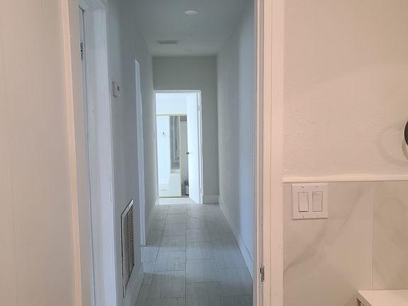 4th image of 1041 NW 32nd Pl #1