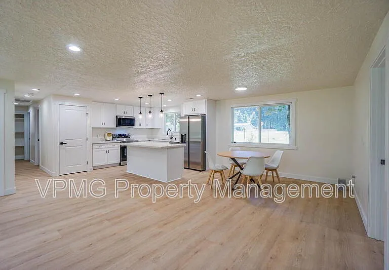 19419 NE 11th St — Photo 11