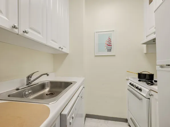 63 East 9th Street image 5 of 6