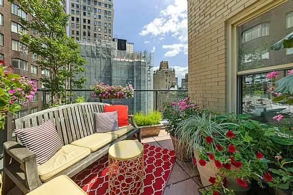 Sold by Compass | media 2