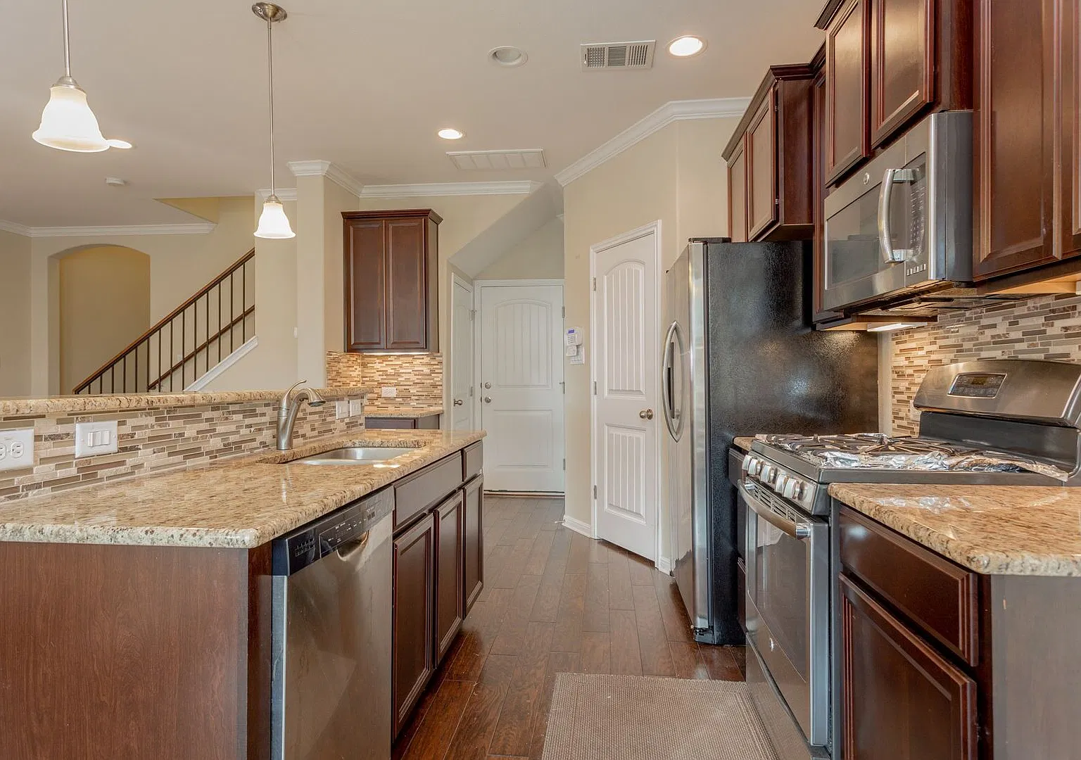 Charming 3BR/2.5BA Two-Level Home with Natural Light and Comfort in Austin! — Photo 4