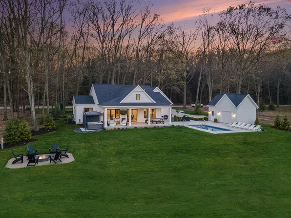 3527 66th St, Saugatuck, MI 49453