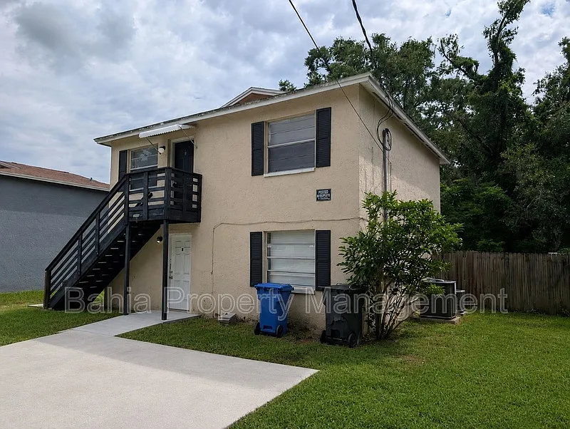 2 bed, 1.0 bath, 702 sqft, $1,175 — Photo 1