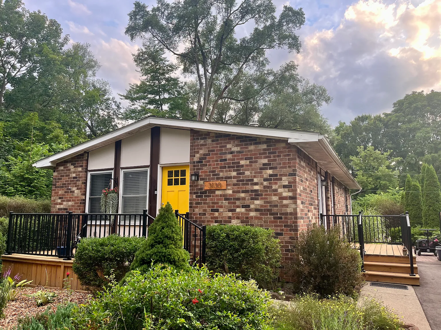 3 bed, 1.5 bath, 960 sqft, $2,700 — Photo 1