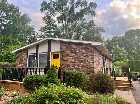 3130 La Salle Dr, Ann Arbor, MI 48108