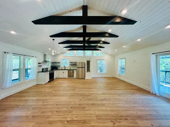 1225 Lake Forest Rd, Pipe Creek, TX 78063