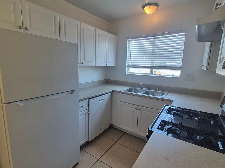 4251 Marlborough Avenue — Photo 7