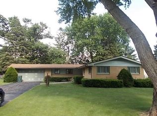 1016 Riverview Rd, Sterling, IL 61081