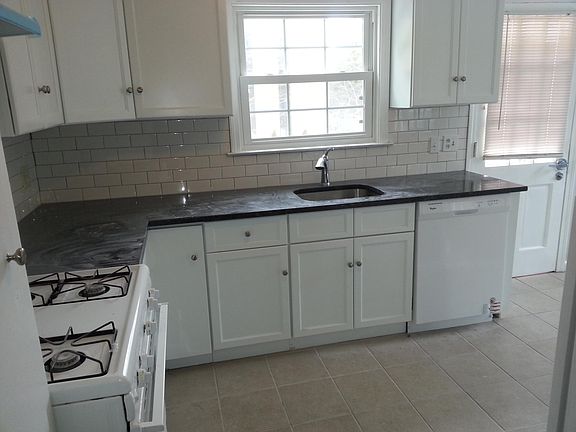 5th image of 1181 Whitney Ave APT F