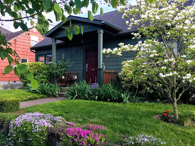 54 NE Graham St — Photo 2