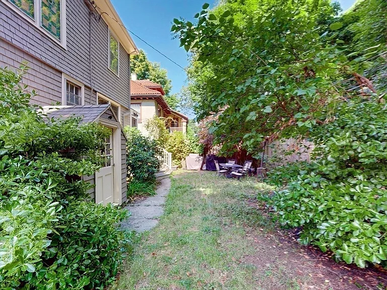 104 Englewood Ave — Photo 31