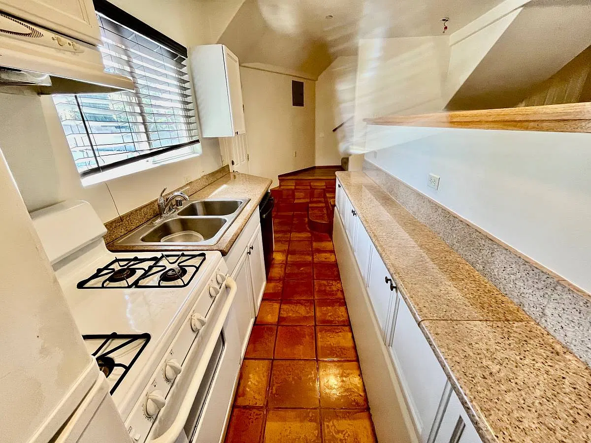 2 bed, 1200 sqft, $3,500 — Photo 2