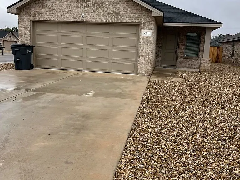 7701 Date Ave — Photo 2