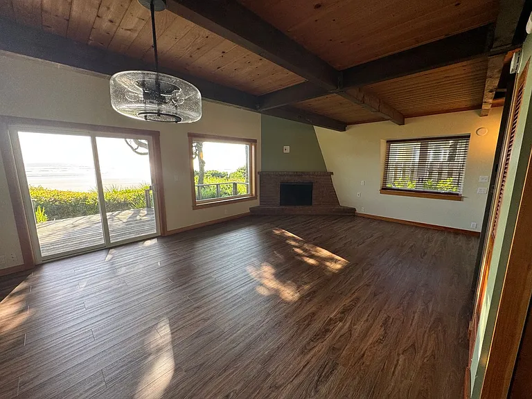 1318 NW Voyager Way — Photo 24
