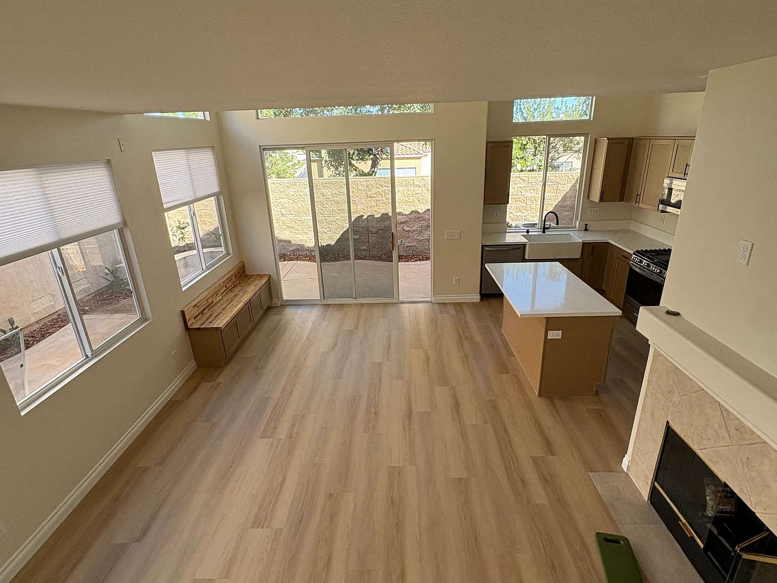 3 bed, 2.5 bath, 1300 sqft, $4,000 — Photo 3