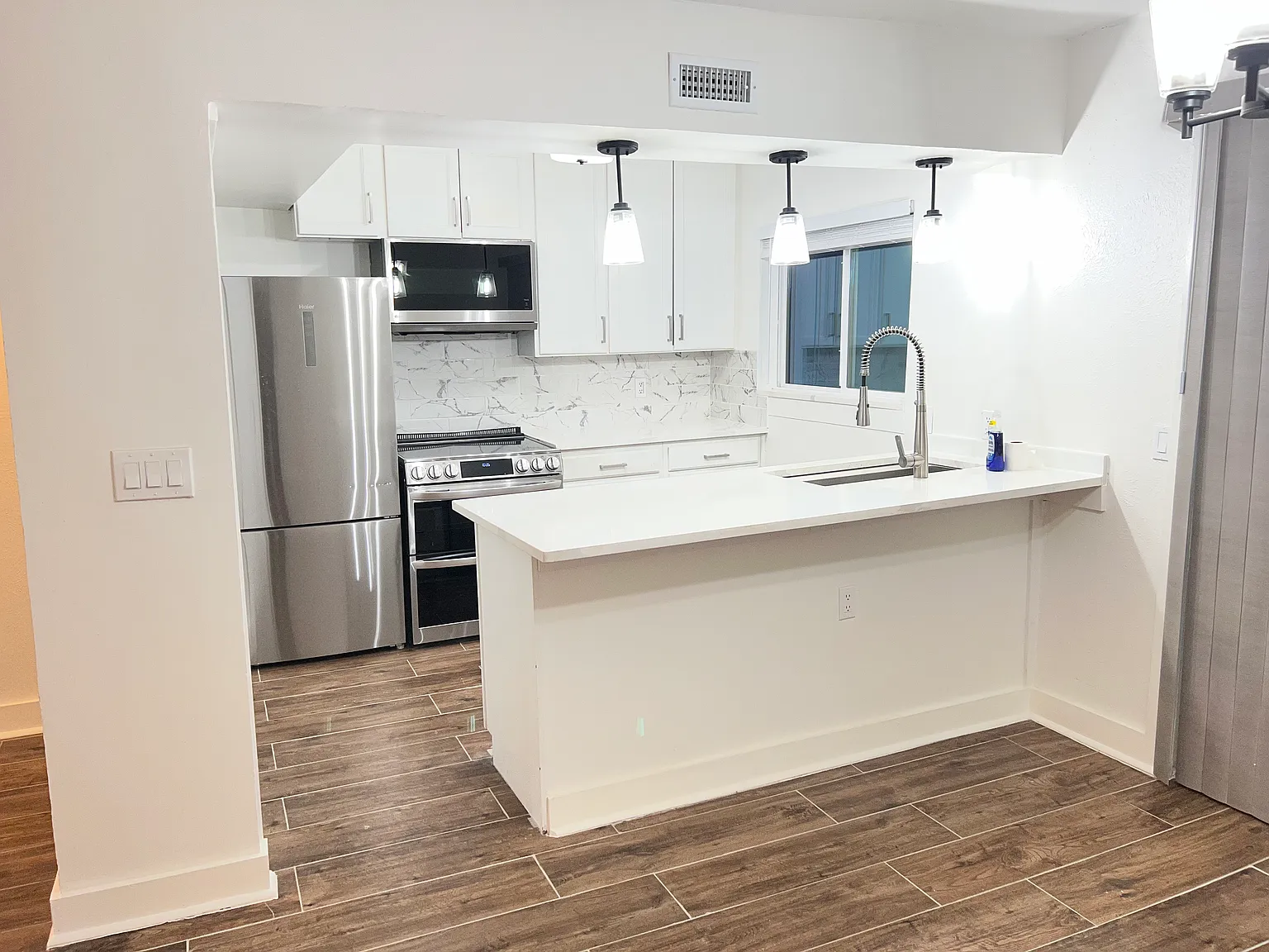 2 bed, 1.5 bath, 1140 sqft, $2,100 — Photo 4
