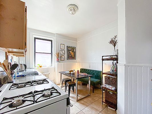 4th image of 55 E 2nd St APT 9