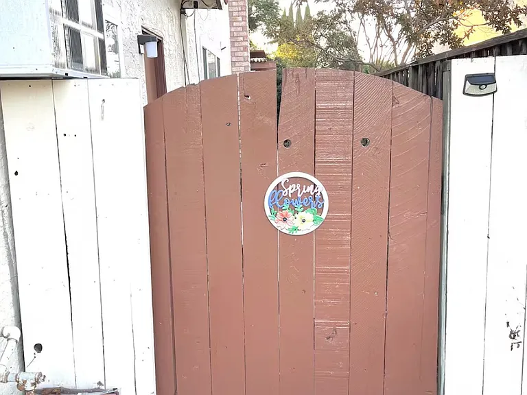 1957 Cape Horn Dr — Photo 2