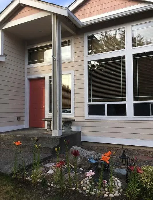4 bed, 2490 sqft, $3,900 — Photo 2