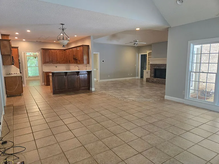 585 Cecily Dr — Photo 5
