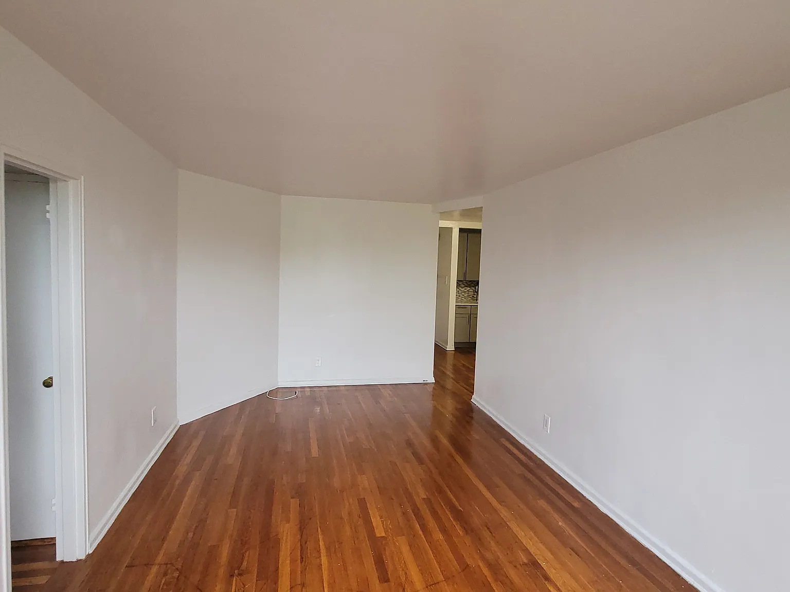 Studio, 600 sqft, $1,995 — Photo 3