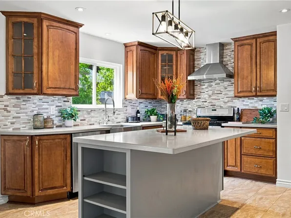 5777 Valerie Ave, Woodland Hills, CA 91367