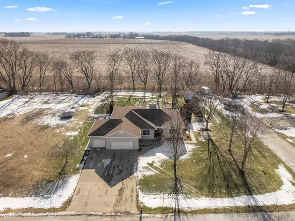 3208 Stonefence Dr, Kankakee, IL 60901