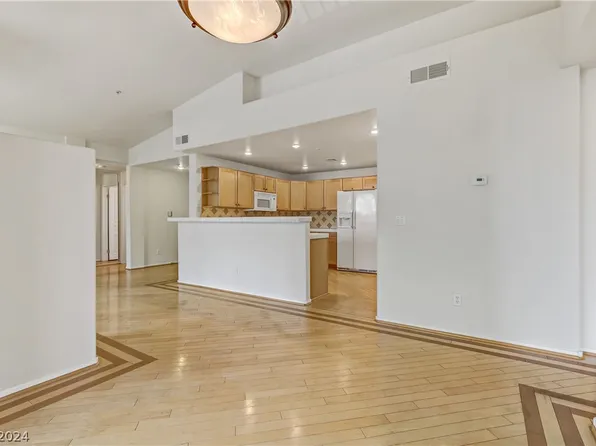 908 Duckhorn Ct APT 205, Las Vegas, NV 89144