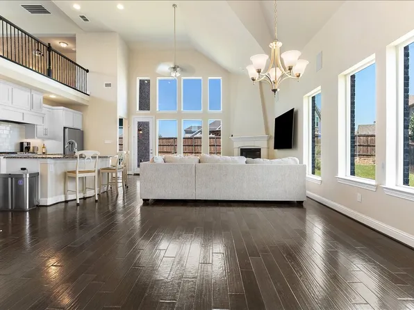 701 Auburn Ct, Savannah, TX 76227