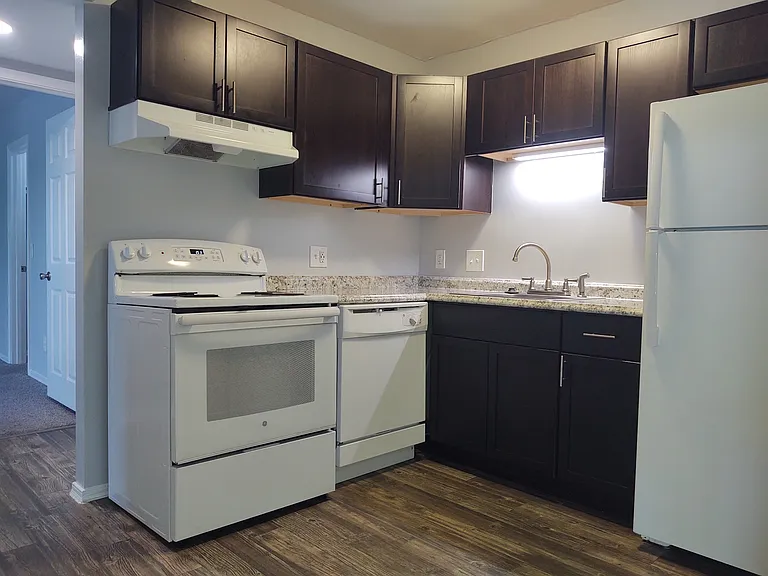 KINGSGATE VILLAGE APARTMENTS — Photo 9