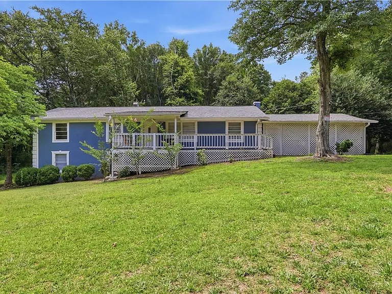 1370 Blackwell Rd — Photo 1