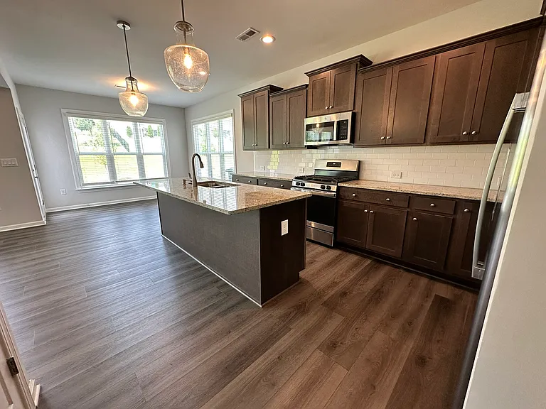 1139 Overlake Dr — Photo 5