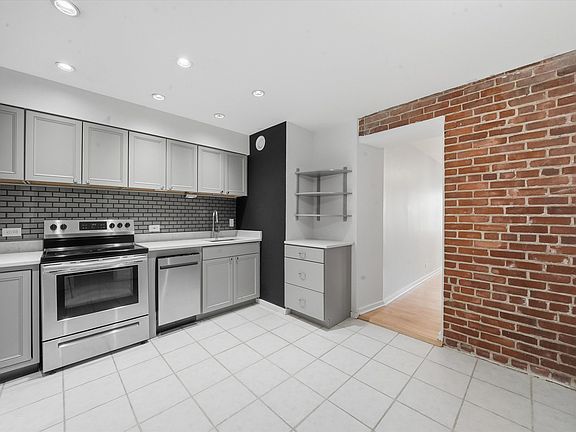 2nd image of 40 E 9th St APT 1103