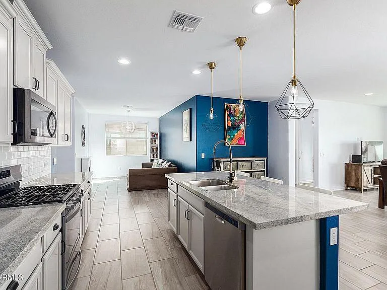 14579 W Dahlia Dr — Photo 4