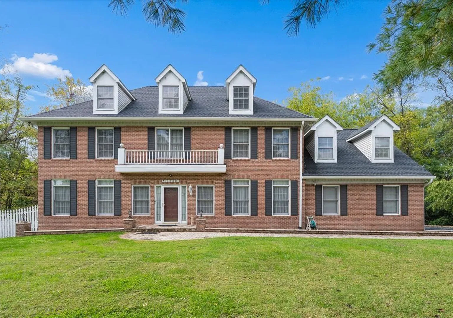Spacious 5-Bedroom Home in Desirable North Potomac! — Photo 1